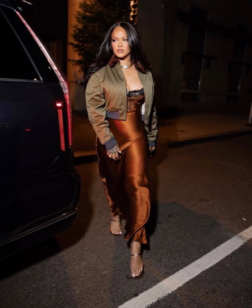 Eyes and lips are on the menu. 💋

@badgalriri wears Trace’d Out Lip Liner in ‘Extra Thigh’ paired with @fentyskin Treatz Hydrating + Strengthening Lip Oil in ‘Black Cherry,’ Fine Linez Lash Line-Enhancing Eyeliner in ‘Cuz I’m Black.’

Cop Rihanna’s look now globally at @sephora! 🛒

📸 @diggzy
💄 Makeup by @artbyhector
✨ Hair by @yusefhairnyc