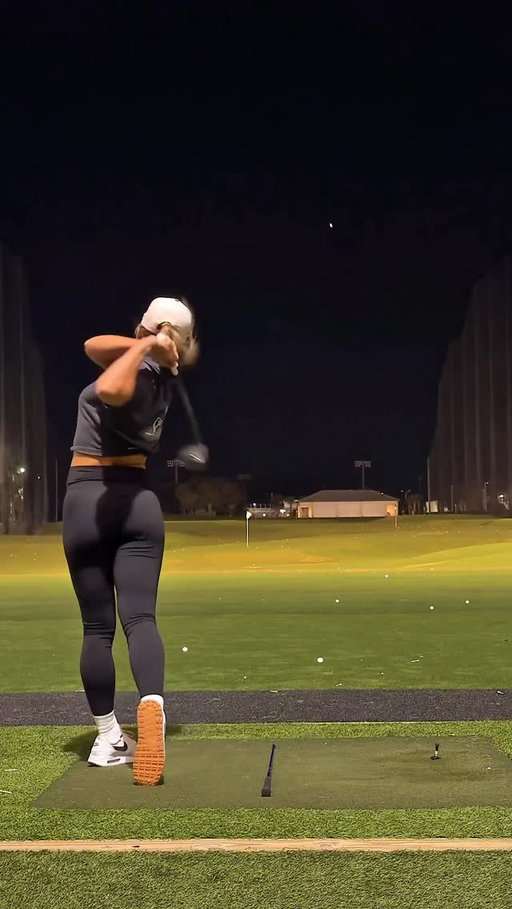IT’S FINALLY HERE! I got to test the new @callawaygolf QUANTUM back in November and I fell in love instantly! I had a hard time handing it back 😂 But it dropped TODAY and I can’t wait for you guys to try it out! It’s FAST! I’m hitting the triple diamond max at 8 degrees. First impression is the sound and the pop off the face and the second thing I noticed is the misses from toe to heel are much tighter 👏