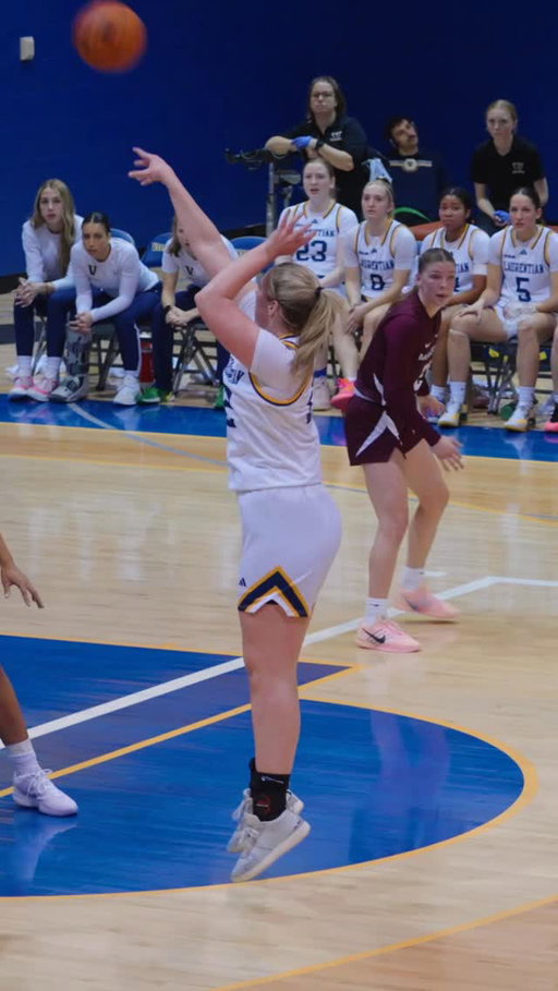 What a Milestone! Emilie Lafond has reached 1000 career OUA points.

#Laurentian