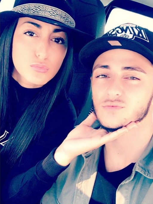 2016 | 2026 🤍

L’année où tout a changé.
Sans le savoir, ma vie a pris un tout autre tournant.

2016, c’est surtout l’année où j’ai rencontré Nico.
Une évidence.
Un amour simple, fort, sincère.

Ensemble, on a décidé d’une chose :
vivre,
explorer,
voyager autant que possible.

Miami.
Mon voyage de rêve.
Celui que je voulais faire depuis toujours.
Le début de notre grande aventure.

Puis Santorin.
La même année, l’île Maurice.

Et puis… les Philippines.
Le voyage de mes rêves.
Celui qui a profondément marqué ma vie.

En rentrant de ce voyage, je tombe enceinte un an après 
Le début d’une nouvelle histoire.

Ce voyage a tout changé.
Il a scellé notre engagement,
nos projets,
notre futur.

Dix ans plus tard,
je réalise que tout a commencé là.
En 2016.
Avec l’amour, le voyage
et cette envie de vivre pleinement 🤍