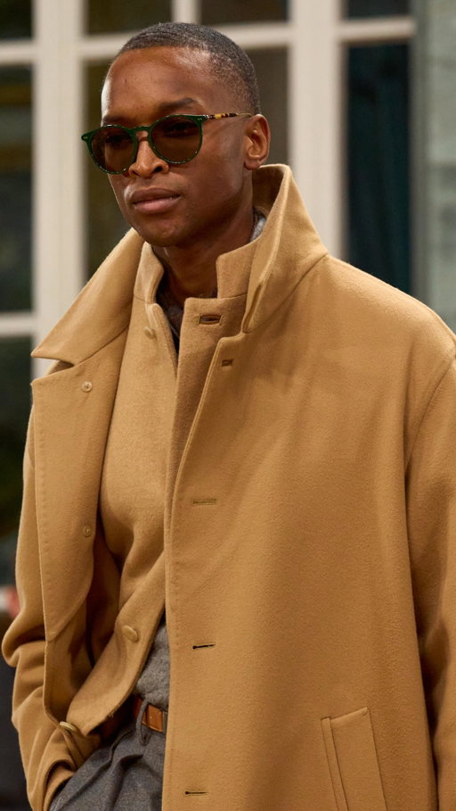 The #RLPurpleLabel Herford Jacket is masterfully hand-tailored in Italy with fine double-faced cashmere. Its elegant texture and relaxed silhouette relay an understated yet profound statement of luxury.

See more looks from the men’s #RalphLaurenFall26 presentation via link in bio.

#MilanFashionWeek