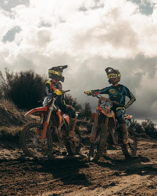 A day at the track with family and friends captured by @gagecspencer 🙌🏼
@cahuillamx_