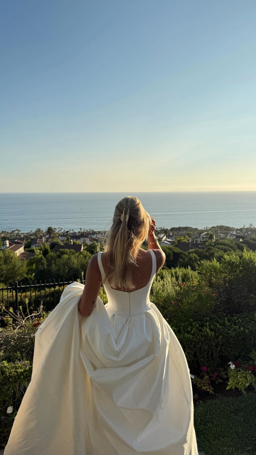 I would die for this dress @daniellefrankelbride 

#2026bride #2026wedding #weddingdress #weddingdressshopping
