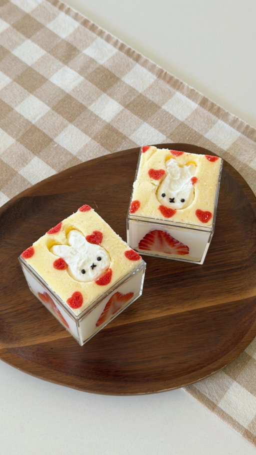 let’s make valentine’s day miffy strawberry shortcakes ❤️🍓🍰 

#miffy #nijntje #valentinesday #galentinesday