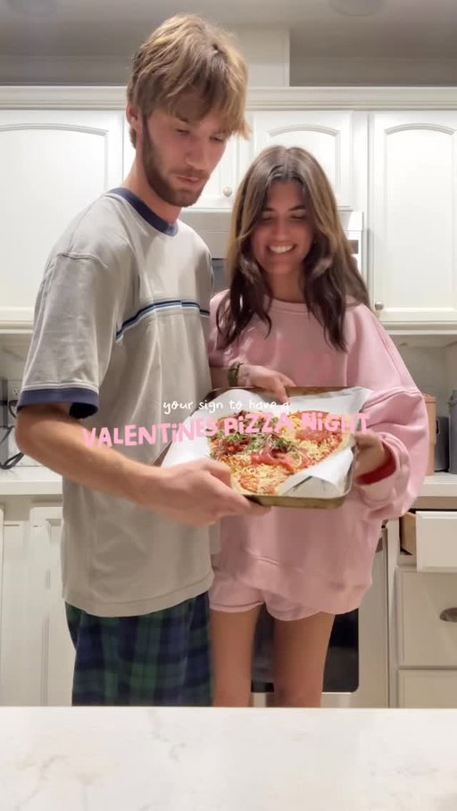 best date night!!! ♥️🧸🍕 #homemadepizza #valentines #datenight