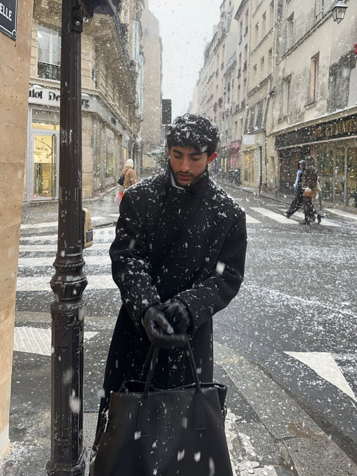 rotating through cold in style 🎞️

.
#paris #streetwear #outfit #menfashion #ootd minimalismfashion pinterestinspired model minimalhouse1 minimalhouse
