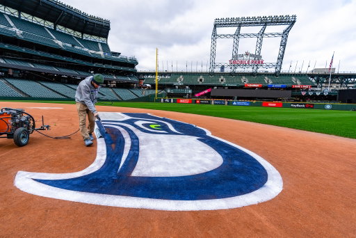 We are ready for playoff football 🏈 

Good luck to the @seahawks as they kick off their playoff run tonight!