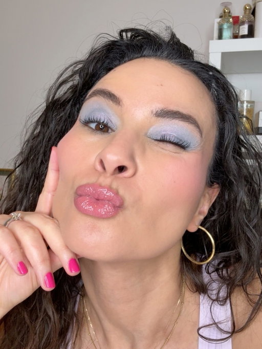 Noting says a January birthday like a Caribbean themed birthday party. I’m an adult, I can do things like that. Happy 38th birthday to me and my eyeshadow looks 🔥 I can’t believe there are people out there who don’t wear blue eyeshadow 🩵💙 #birthdayqueen #happybirthdaytome🎉 #capricornseason #capricornbaby