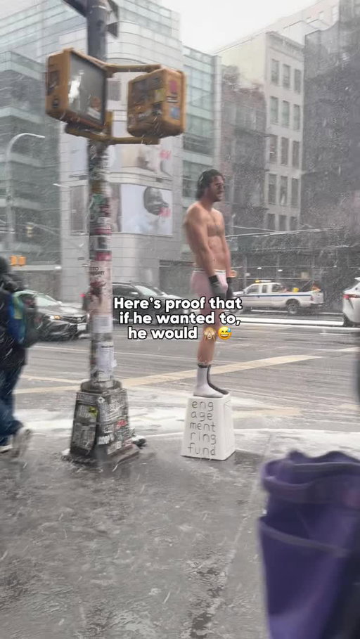 Spotted in SoHo today!! 

Also, follow if you want more NYC dating content 😂

This man stood in his boxers outside in the snow from 10 am till past 3 pm (!!!) raising money for an engagement ring for his girlfriend ❄️💍 

If that’s not dedication, then idk what is.
.
.
.
.
.
.
#nyclife #nycliving #nyc #nycsnow nycdating