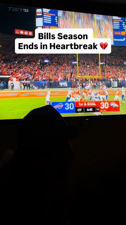 The Buffalo Bills lose on an OT field goal. Absolute heartbreak for Bills fans. 💔

#Buffalo #Bills #Denver #Broncos #NFL #Football #playoffs #BillsMafia #sports