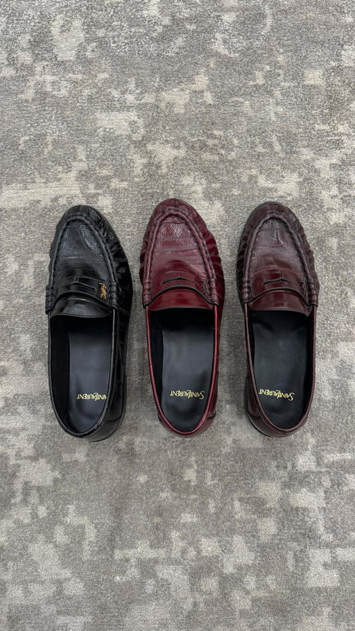 They were haunting me in my dreams💁🏻‍♂️
.
.
@ysl Le Loafer in deep chocolate brown eel leather

#loafers #ruchedloafers #saintlaurent #dubai #pickup #shopping