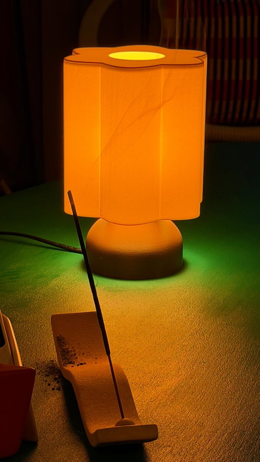 Check out this Bella Grande by @onodesignco 
Where beauty meets intention 🌷
Soft petals, warm glow, and a hidden message that appears only when she lights up.
Not just a lamp, but a feeling. 

Use code : AIDIL 
For rm10 off every lamp u desire 🤍💛

#3dprintedlamp #homedecor #homedecorlovers #homeinteriors #unboxing