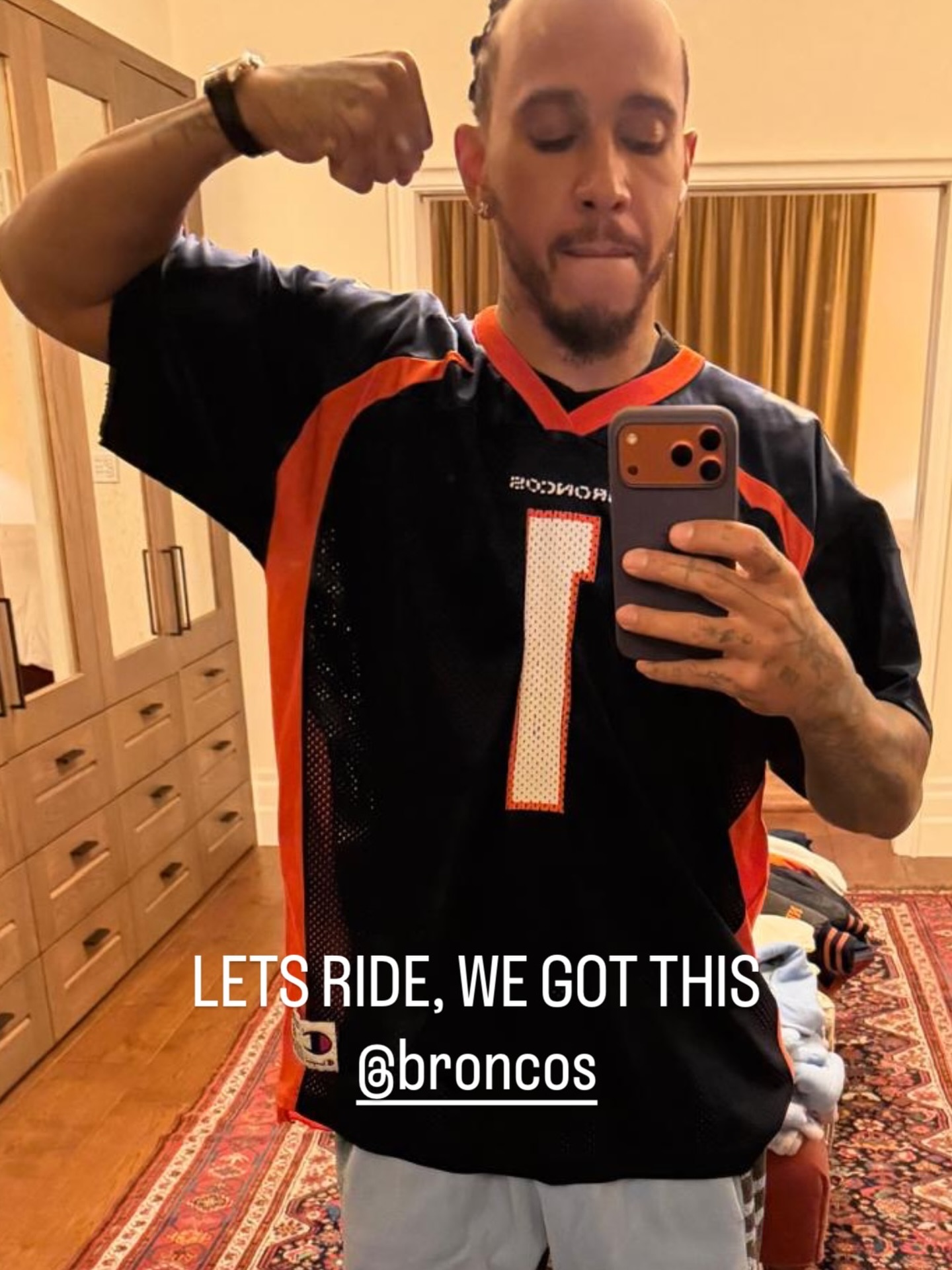 Sir Lewis Hamilton is riding with his @broncos into the AFC Championship Game! 🐴

(via @lewishamilton)