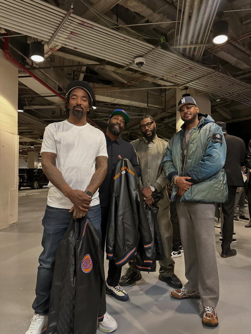 ALWAYS A KNICK!! 
CLASS , LEGACY, CULTURE , COMMUNITY, LEGENDS ONLY, 
GAME RECOGNIZE GAME !!! SOME OF THE BEST TO EVER HOOP! 🥣