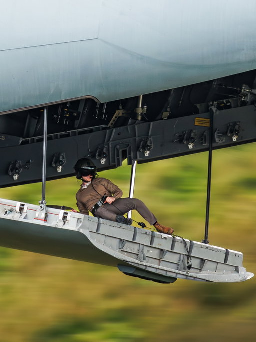 Quite possibly the most epic photo set I’ve ever shared. Ramp riding through the Mach Loop on a Royal Air Force A400M. 🇬🇧🫡

All the credit to these talented photographers:

📷: @bensm17h_photography
📷: @warye_33.photography 
📷: @chance.saechao 
📷: @peterngynn 
📷: @emilyt.photos 
📷: @hughsey_kev_aviation