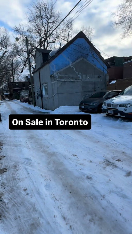 Gofundme link in bio - w. @debbiecdias #toronto #torontolife #downtownto #downtowntoronto #torontocars #torontocarspotting #bloorwest #toronto_insta