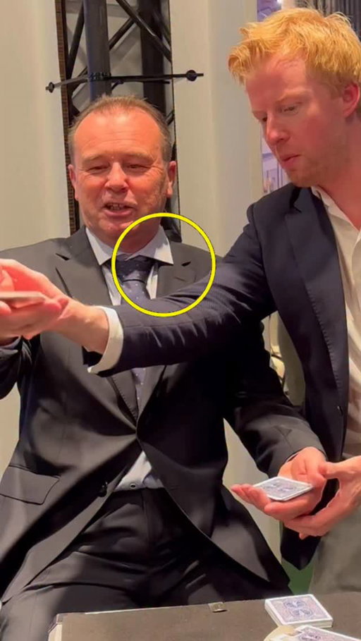 😲 I Took His Tie!
#magic #reels #virals