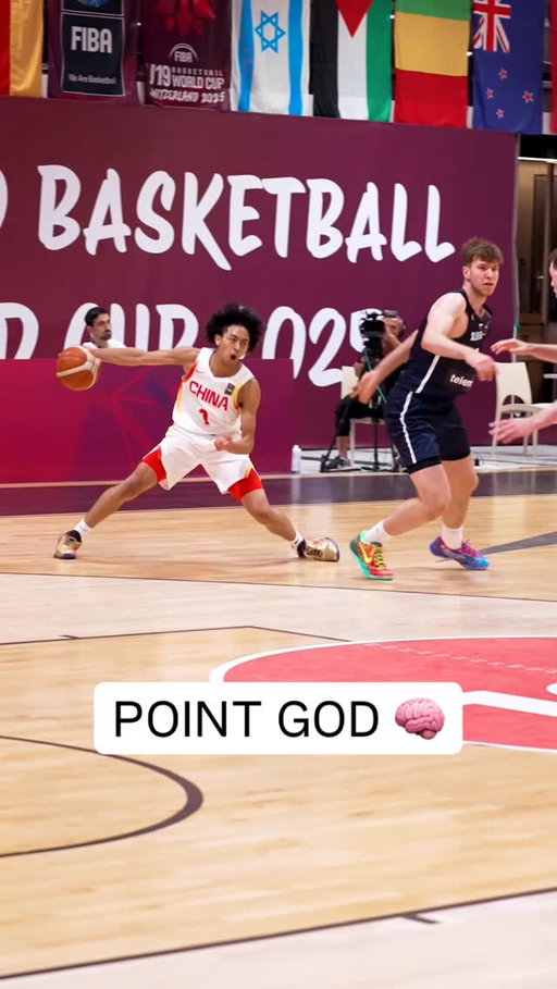 bro’s organisational skills are off the charts 💯

Zheng Zhu (5’10”) is the definition of heart over height ❤️‍🔥

#FIBAU19