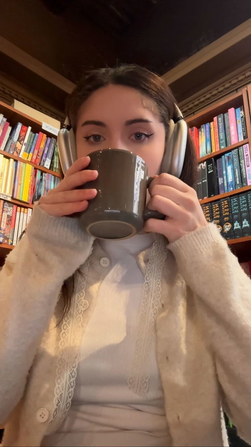 I’m just an introvert girl with too many hobbies, who likes to stay cozy in her room and have her alone time 🧸🌲⭐️🍂🌧️
.
.
.
.
#cozygirl #alonetime #cozyroom #cozyvibes #introvertlife