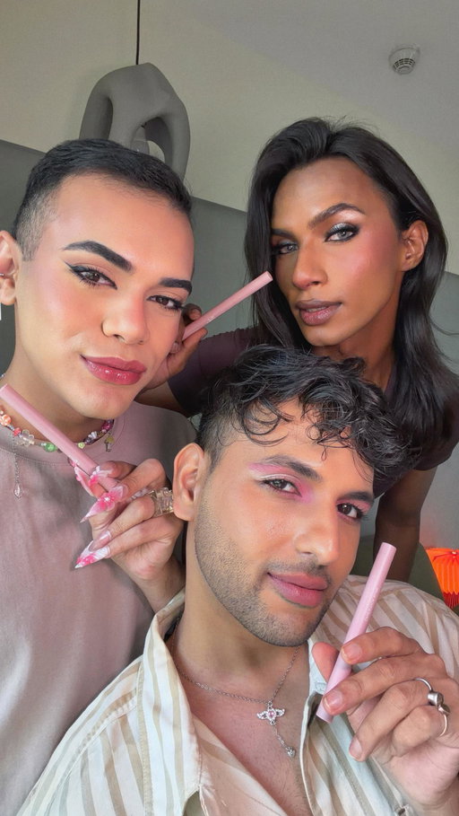 Didn’t expect to get influenced in a party washroom, but here we are 😮‍💨

#MeetTheOne #TheOnlyOneyouneed #TheOneStick #RubysOrganics #CleanCreamyBlendable  Colorcontourdefine OneandDone