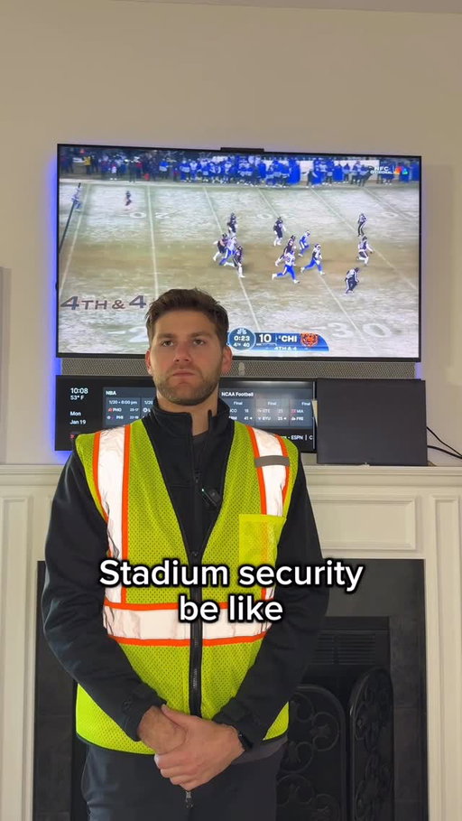 Literally the coolest shit ever happening behind them and they stay locked in 😂
•
•
#NFL | #comedy | #football