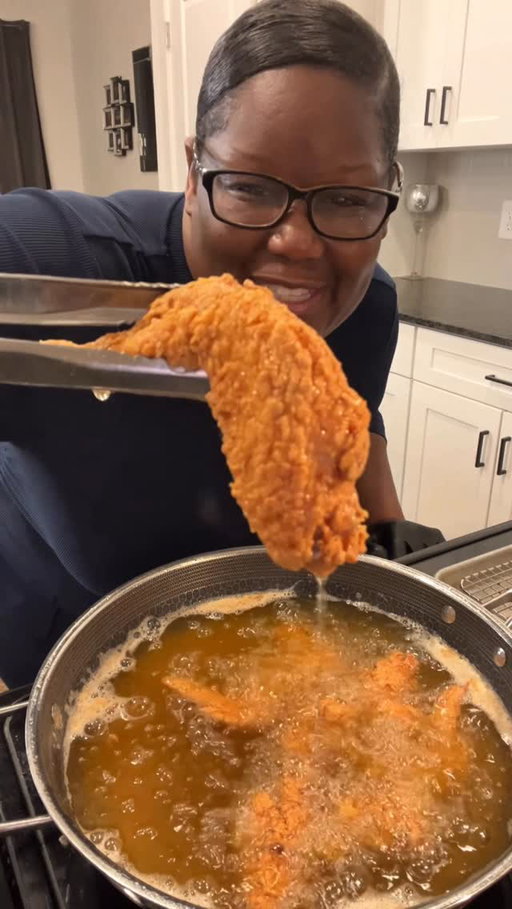 Crispy Fried Chicken  #food #easyrecipes #friedchickenwings #drmartinlutherkingjrday 
7 whole wings split
Adobo all purpose seasoning 
@badiaspices Complete Seasoning 
1/2 pkt Sazon
Garlic Powder 
2 tbs Hot sauce 
Black pepper 
Smoked paprika  1 lrg egg

1 cup all purpose flour 
1/3 cup cornstarch 
Same Dey seasonings as above 
Oil for deep frying 
Inspo: @ausomecreations