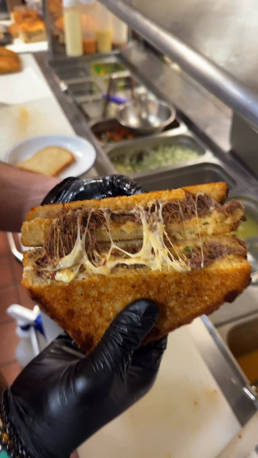 🚨 Birria Grilled Cheese 🚨 

Some food just hits different in the winter.
Slow-braised beef birria. Oaxaca and mozzarella melt.
Grilled, dipped, and built to warm you from the inside out!