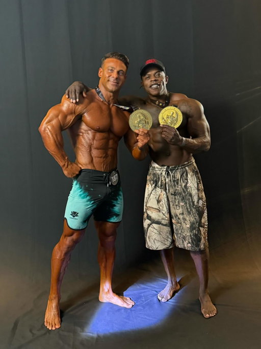 🇮🇹 Master Olympia 2025 a Tokyo: un’esperienza unica accanto a campioni straordinari, come il campione presente in questa foto @luckylibra213 con cui ho condiviso una cena indimenticabile. Il risultato ottenuto è la testimonianza di anni di duro lavoro, sacrifici e passione nel mio percorso di bodybuilding. Un’emozione che porterò per sempre nel cuore, insieme a tutte le persone favolose che hanno reso questo viaggio speciale. Grazie a tutti per averne fatto parte 🤗♥️

🇬🇧 Master Olympia 2025 in Tokyo a unique experience alongside incredible champions, including the champion in this photo @luckylibra213 with whom I shared an unforgettable dinner. The result I achieved is a testament to years of hard work, sacrifice, and passion throughout my bodybuilding journey. An emotion I will carry forever in my heart, along with all the wonderful people who made this journey special. Thank you all for being part of it. 🤗♥️

#champion #mastersolympia #tokyo #bodybuilding #friends