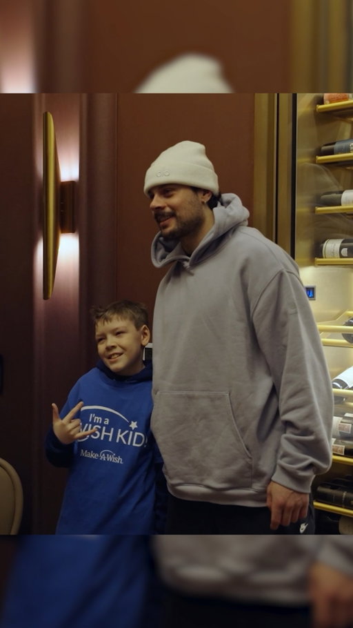Auston met up with Liam this morning who designed some unreal equipment for Tone 💙 @makeawish_canada