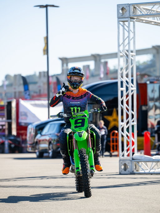 Felt like a real man putting on my new @skda.moto graphics this week! (Shoutout to my lady @ashleyrowen with the assist) I pinch myself daily that this is the life I get to live. Heck of start to the year, let’s keep it rollin. 🤘🏼

📸 @emeryphoto