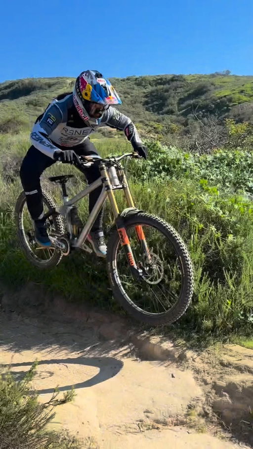 Oh it’s going to be an exciting year 💪
@aarongwin1 looking comfortable on his new @frameworksracing setup