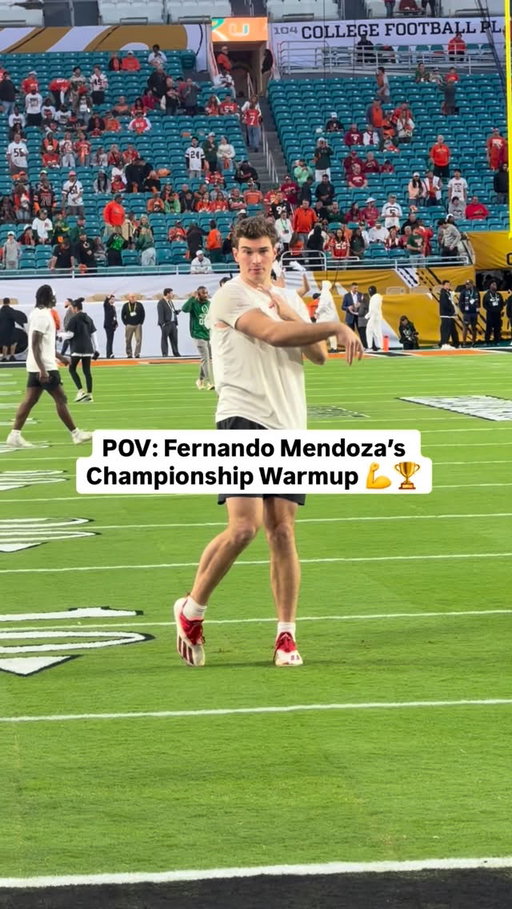 The HEISMAN has entered the RING 🔥👀 @oakleymeta 

#indiana #collegefootball #warmup #quarterback