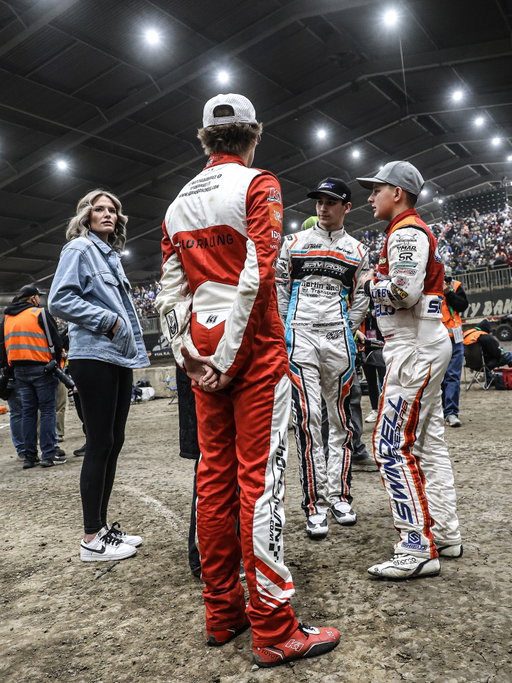 First ever Chili Bowl A-Main start ✅

Ended up getting by nine cars to finish 14th. Huge thanks to @rowdybusch for the opportunity to drive this thing, Big Al for giving me an amazing car to race all week, @andrewfelker11a for all of his help, and the fans that make the Chili Bowl what it is. Great time getting to return to the Expo. Hope to get the chance to drive one of these midgets again soon. #teamtoyota