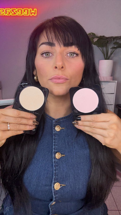 What powder should you be using!? Yellow or Pink!? 💛🩷

The iconic @hudabeauty Easy Bake is now PRESSED — same blurring, same smooth finish, way easier to use.

🌸Cherry Blossom (pink): for bright + lifted

🍰Pound Cake (yellow): for smooth + balanced

Soft focus skin in one press. Huda you listened and delievered 👏 

#HudaBeauty #EasyBakePressed #PressedPowder #newinbeauty