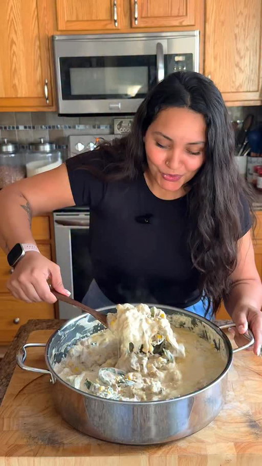 Save this one fam 

What you’ll need: 

- chicken (I suggest thigh) 
- salt
- black pepper 
- cooking oil 
- onion 
- garlic 
- garlic and onion powder 
- poblanos 
- corn 
- Mexican cream 
- sour cream 
- white cheese 

Serve with red rice or my fav garlic rice!! 

#largefamilymeals #mexicanfood #easymexicanrecipes #polloconrajas