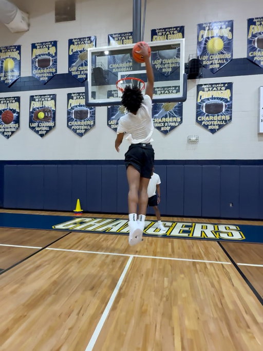 AJ Williams is an explosive 6’6 small forward. Currently ranked NUMBER 1 in the 2028 class. Keep up the good work this season. He understands it!✔️ 
-
Player: @aj._williams._ 
Trainer: @coach21jones 
Trainer: @lethalshooter