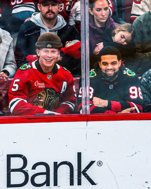 CHICAGO IS ROCKING TONIGHT!!!

@chicagobears quarterback Caleb Williams (@ayeeecaleb) and @cubs outfielder @petecrowarmstrong are taking in the action at @unitedcenter! 🏈⚾