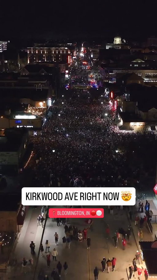 IT MAY BE 10 DEGREES OUTSIDE BUT KIRKWOOD IS ON FIRE 🔴⚪️ 
•
@iubloomington @visitourmedia @nicksenglishhut @kilroyskok