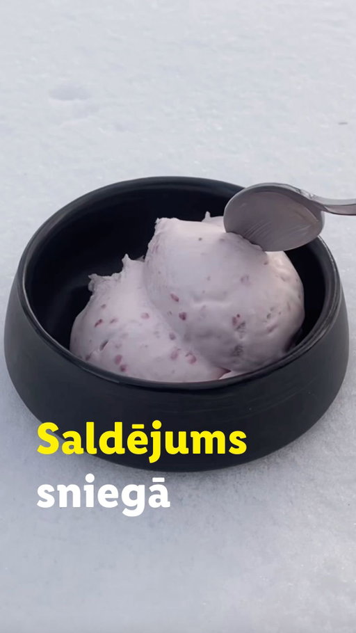 ❄️🍨 Kad ziema dod sniegu, pagatavo saldējumu pats!
Populārā recepte, kas iekaros sirdis un vēderus - pavisam vienkārši un pārsteidzoši garšīgi.

Pagatavošana:
1. Sniegā izveido iedobīti un ieber tajā sāli. Virsū novieto bļodu;
2. Bļodā sajauc glāzi saldā krējuma ar cukuru pēc garšas un pievieno saldētas avenes vai citas ogas; 
3. Bļodu liek sniegā virs sāls un maisa līdz masa kļūst bieza un pārvēršas saldējumā.