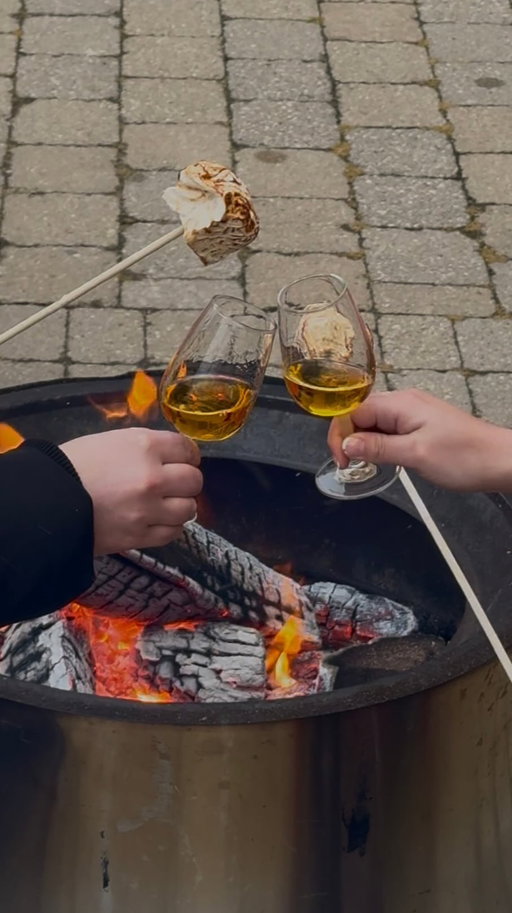 Icewine marshmallows are back!!🔥 

Fire-roasted Icewine infused marshmallows + Icewine in hand = winter pairing perfection ❄️ 🥂 

Join us with your @niagarawinefest Discovery Pass these next two weekends to redeem & don’t miss the fun photobooth experience to capture it! Tag us in your photos 📸 

#PellerEstates #PellerIcewine #CanadianIcewine #IcewineFestival #DiscoveryPass