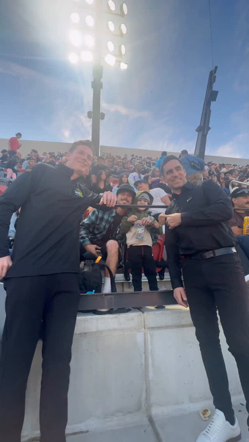 @AdamCianciarulo and @JustinBrayton gave 2 lucky fans the experience of a lifetime in San Diego 🙌 

#SupercrossLIVE #SMX
