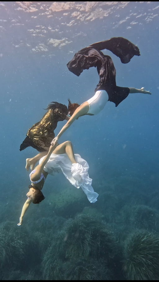 𝗦𝗔𝗩𝗘 𝘵𝘩𝘦 𝗗𝗔𝗧𝗘𝗦!
Sun 🌞 sea 🌊 and dancing with you 🌀
 
11-19 July Diving In: Discovering Your Underwater Dance

5-13 September Dancing Deeper: Evolving Your Underwater Dance

We're emerging from our holiday bubble, preparing for #UnderwaterDance workshop registrations to open 31 Jan. 

For now, please enjoy clips from last Summer's workshops. If you want a link to registration sent directly to your inbox, please drop your email in our DMs. 📩