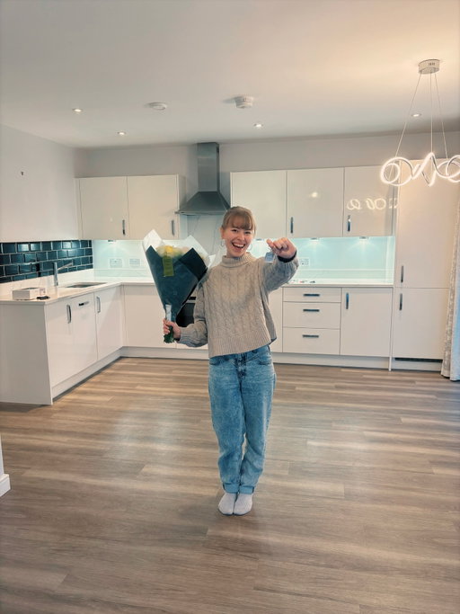 first time buyer, complete🔑🏠

6 months after viewing it and I’m finally in! my own flat 🥹

anyone good at painting or building furniture…😅