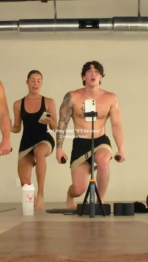Gym bros VS a Melania sculpt class 

(Training just like this for the Queens in my bio)

@onbrandhotstudio @gennofit @parrkerrrrrr

#hotpilates #matpilates #girlsvsboys #mendoingpilates #sculpt