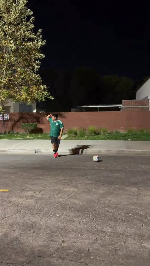 BRO SWEARS HE DID SOMETHING 😭 @cristiano #soccerplayer #soccermemes #mexicanmemes #futbolistas #soccerskills