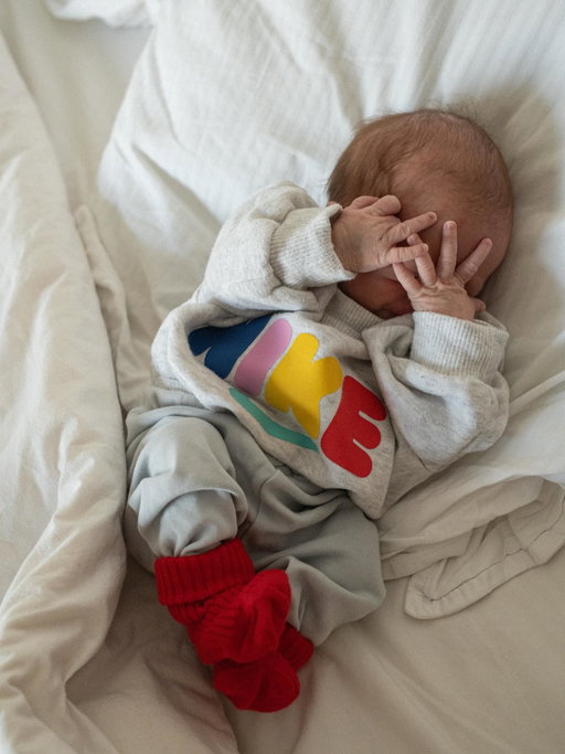 Aujourd’hui c’est mon anniversaire 🎂 Mais j’ai reçu mon plus beau cadeau il y a 15 jours 👶🏻 Bienvenue à toi Mini GuiHome 💫 Impatient que tu découvres ce que ton père fait de ses journées 🤣 Si j’suis ému ? Bah heu …oui & non, oui & non ! 🩵