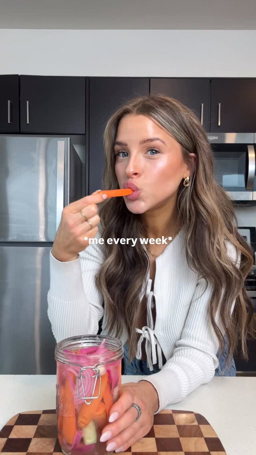 The way to make any healthy meal even better — pickled veggies 🙈 trust me. They’re so good in salads, on bowls, dipped in hummus, or straight up! 

➡️Comment LINK & I’ll message you the recipe or head to the link in my bio & find it on danishealthyeats.com! Follow @danishealthyeats for more healthy recipes! ☺️💗

Side Note: Don’t mind the change in hair color - I had re-filmed this recipe the other day & somehow lost all the footage 😭 but we are in the midst of moving / house renovating so I’m gonna share anyway lol. Hope you guys love!!! 

#pickledveggies #pickledonions #marinatedonions #easyrecipe #healthyrecipes