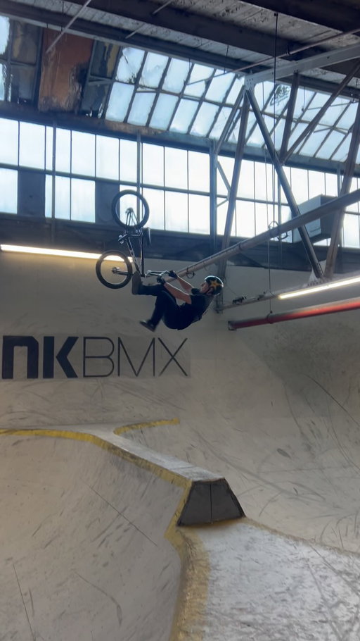 After a long time off the bike due to breaking my back out in Utah, I was cleared to start easing back into riding and was able to get a session in @raysmtb today! It felt so great to be back at the skatepark and back riding! 🎥- @justindowell_bmx  #bmx #ohio #cleveland #raysmtb @rockstarenergy @kaliprotectives
