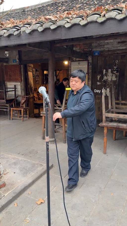 A quiet moment in Chengdu.