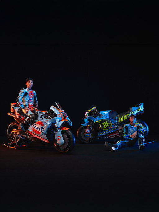 Two looks, one house. 

Built to be seen at speed. 

#Trackhouse #GulfOil #MotoGP